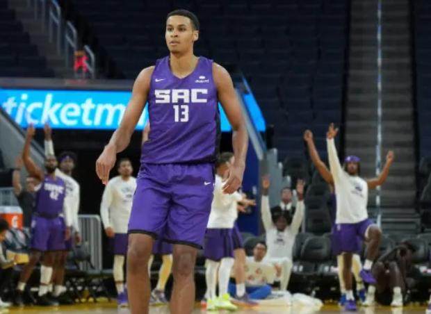 投注平台-《体育画报》:杜欧会留队 尼克斯将全力交易米切尔